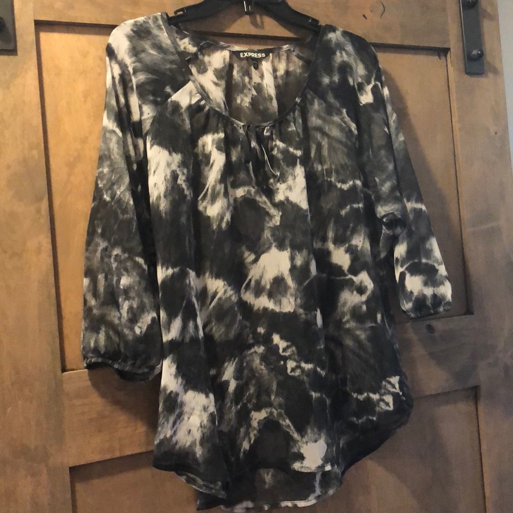 5/$10 🔥SALE🔥 Express women’s size Medium blouse